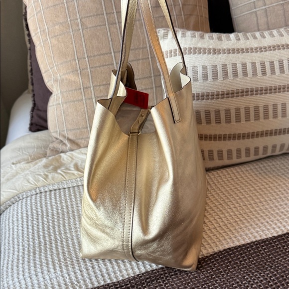 Carolina Herrera Elegant Gold Tote - Picture 4 of 7